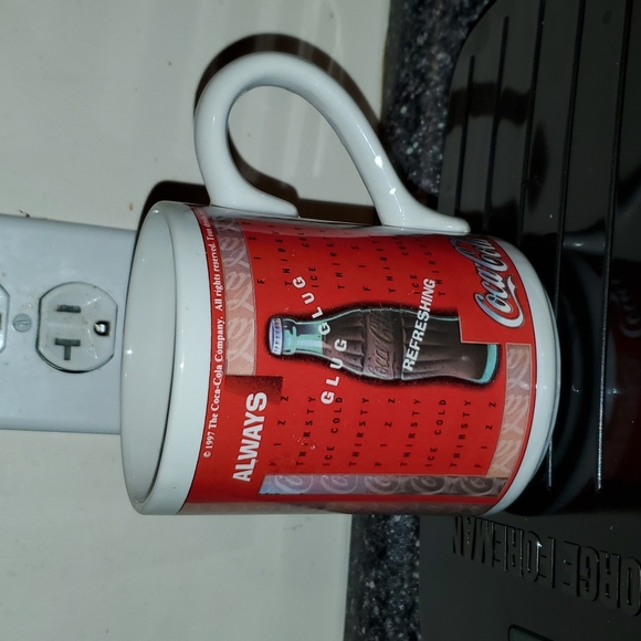 Coca-Cola GLASSWARE Collectibles  4 Glasses - Picture 2 of 10